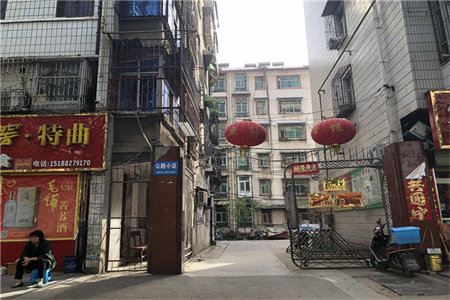 龙都建筑公司家属楼2室1厅1卫23万59.44m2出售